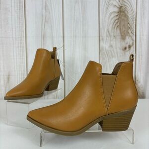Universal Thread Sylvie Ankle Boots Pull On Heeled Comfort Shoes Camel Size 5.5